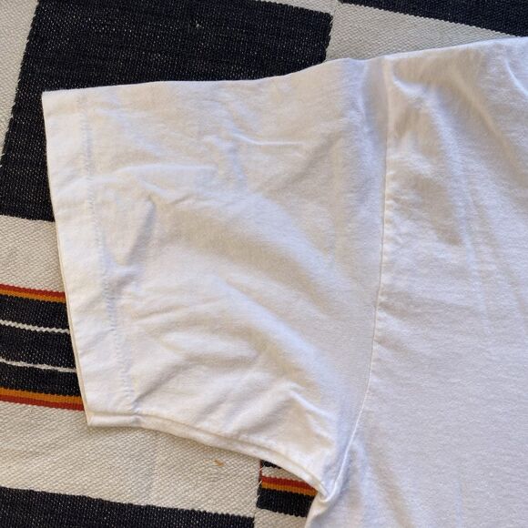 Vintage FAO Schwarz Fifth Avenue Graphic Tee Shirt. XL. Single Stitch. Cotton. - Picture 4 of 15